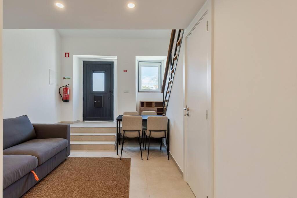Portela House Apartment *